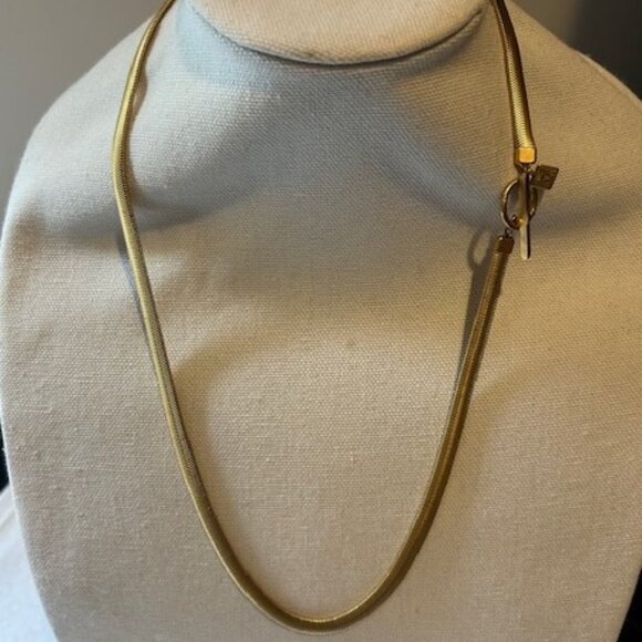 ANNE KLEIN Flat Gold Herringbone Snake Like Toggle Clasp NECKLACE - Picture 5 of 7
